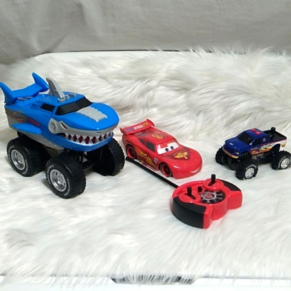 Shark Supreme Machine, Disney Cars RC Car, & Road Rippers Big Foot Bundle - Picture 1 of 8